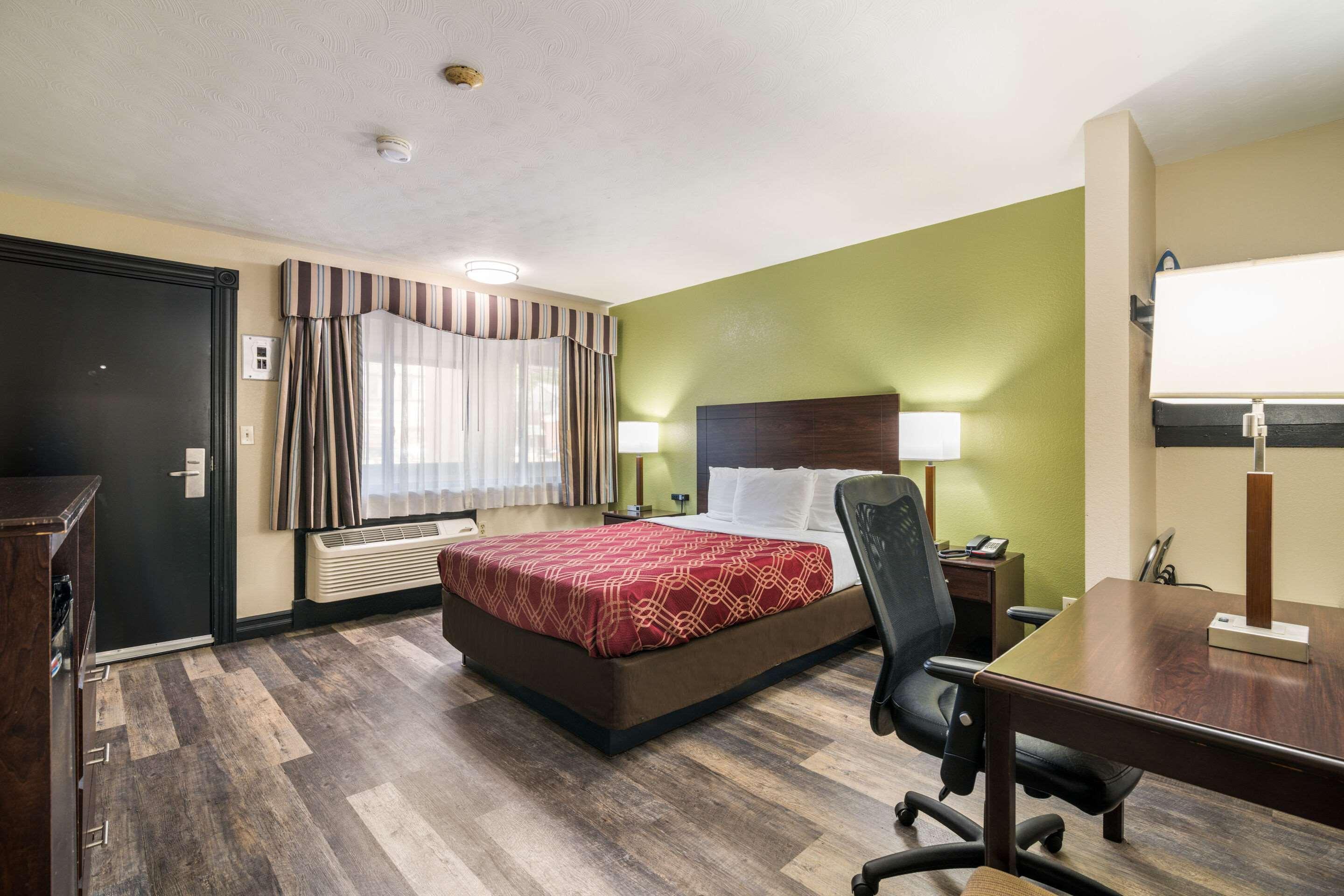 Econo Lodge Boston-Malden Esterno foto