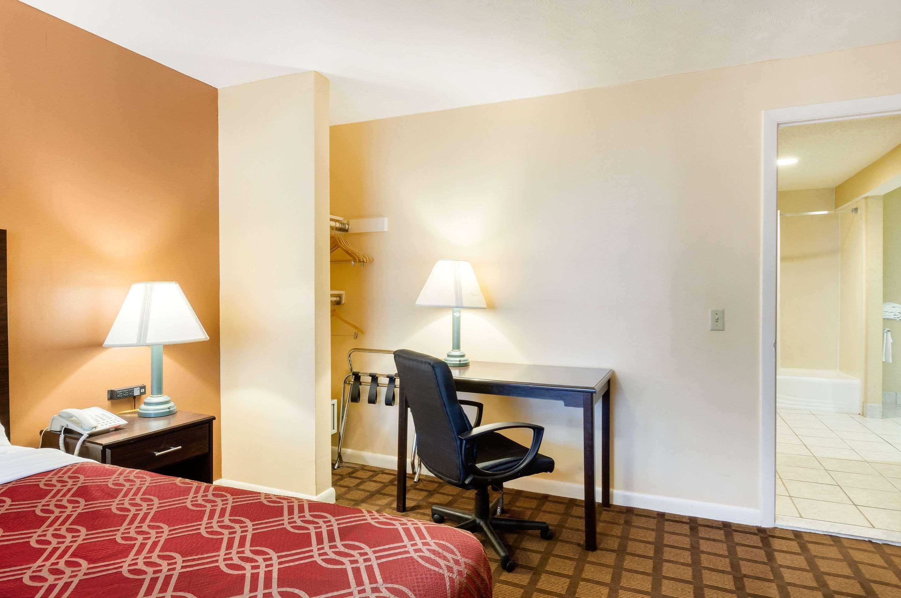 Econo Lodge Boston-Malden Esterno foto