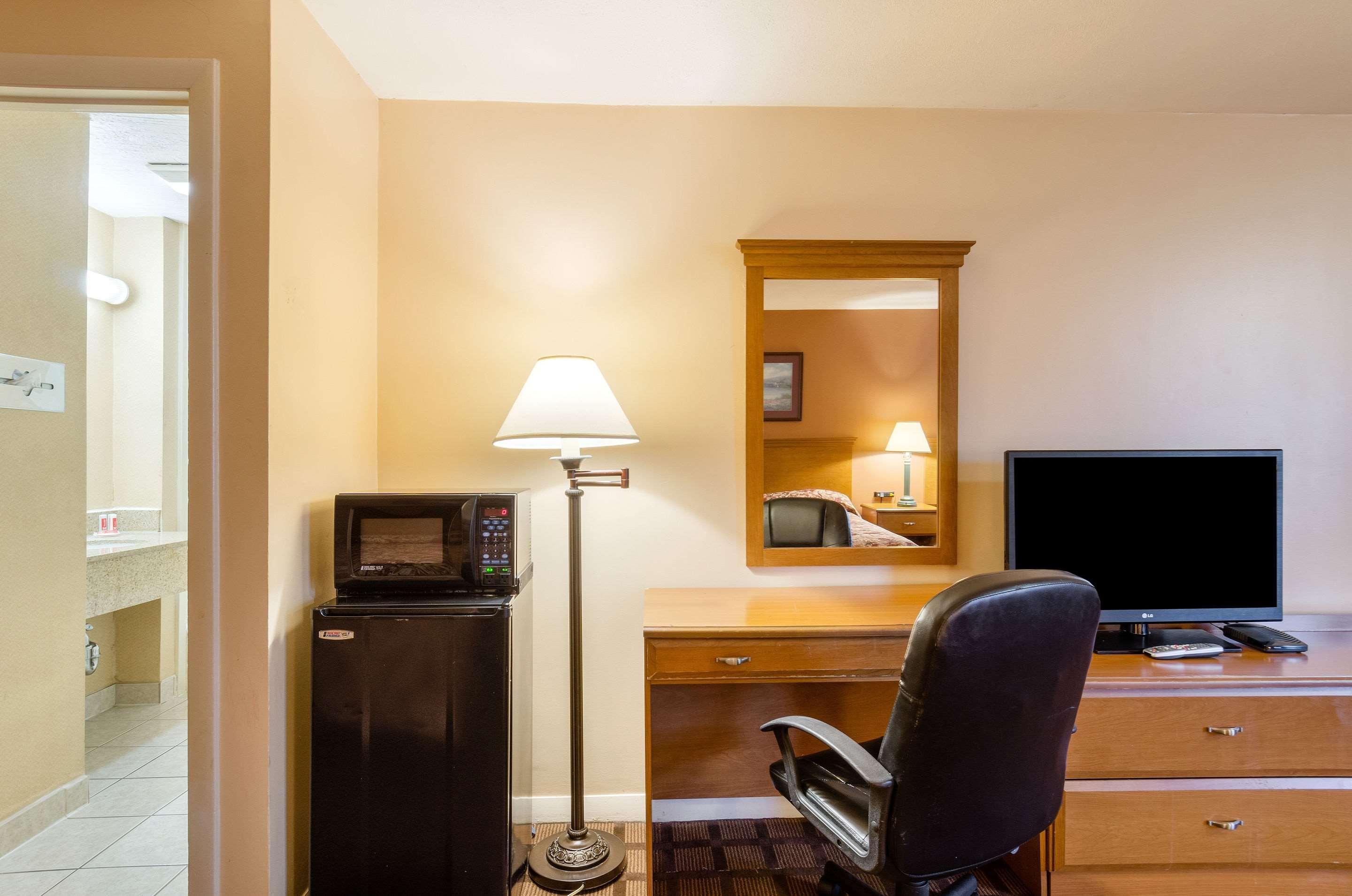 Econo Lodge Boston-Malden Esterno foto
