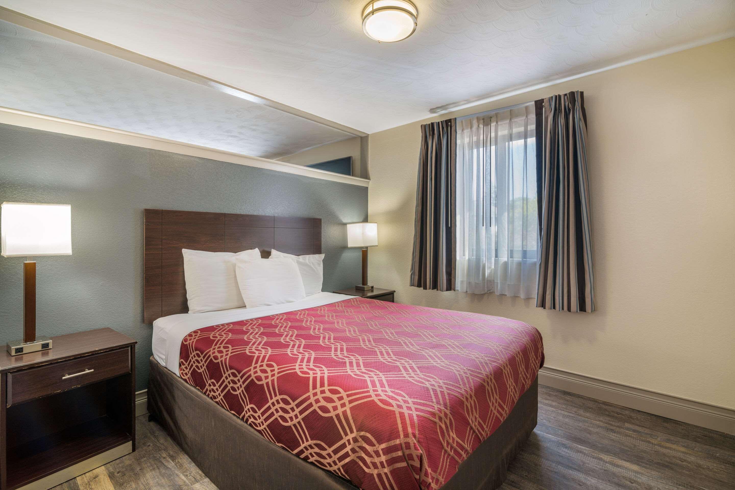 Econo Lodge Boston-Malden Esterno foto