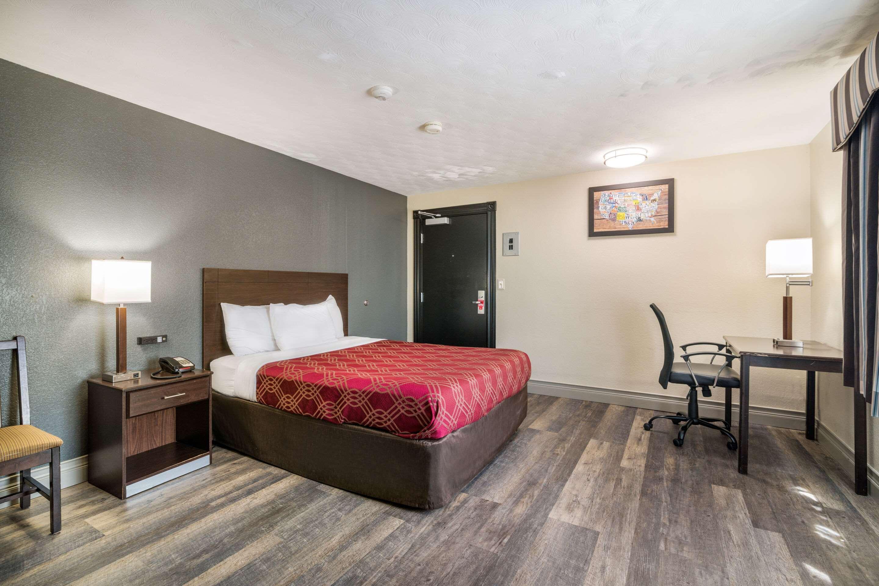 Econo Lodge Boston-Malden Esterno foto