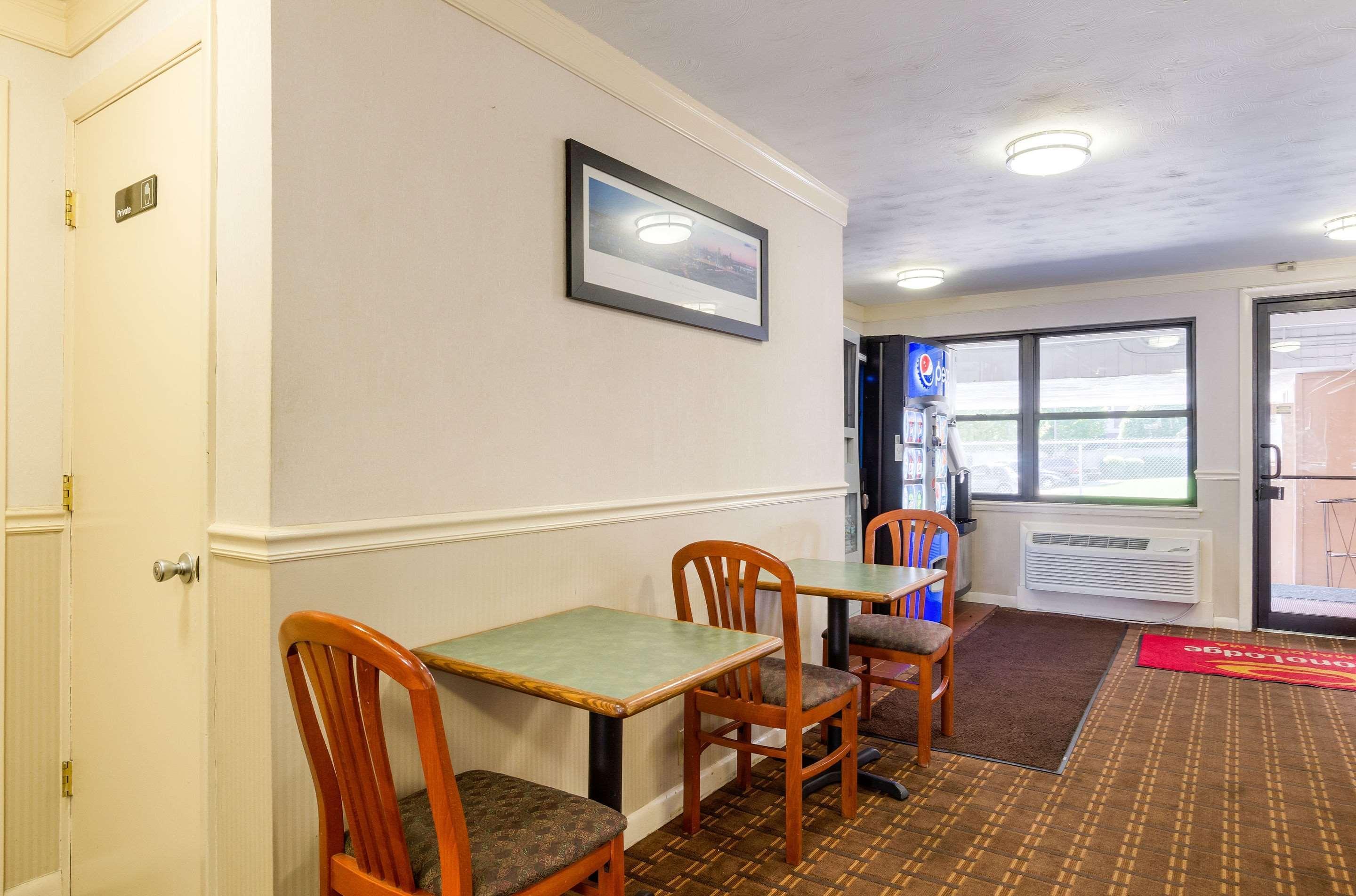 Econo Lodge Boston-Malden Esterno foto